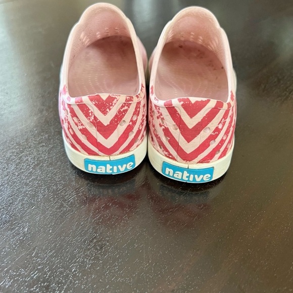 Native Jefferson girl pink shoes size 12 - Picture 3 of 3